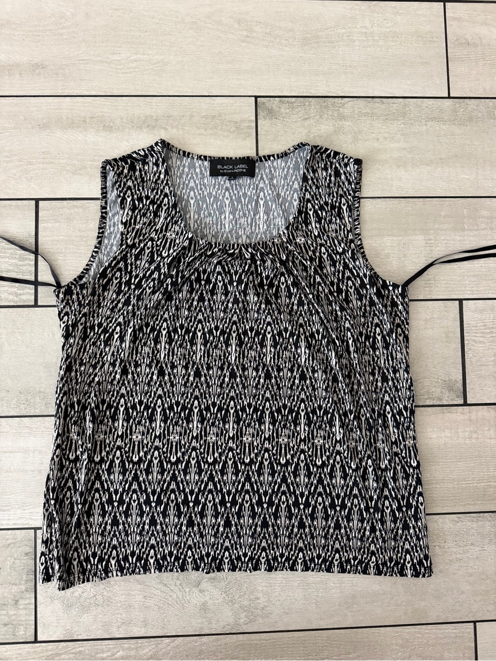 Evan Picone Black and White Sleeveless Patterned Tank